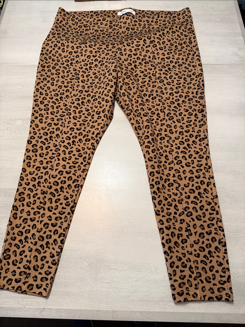Old Navy Stevie Leopard-Print Leggings in Camel and Black